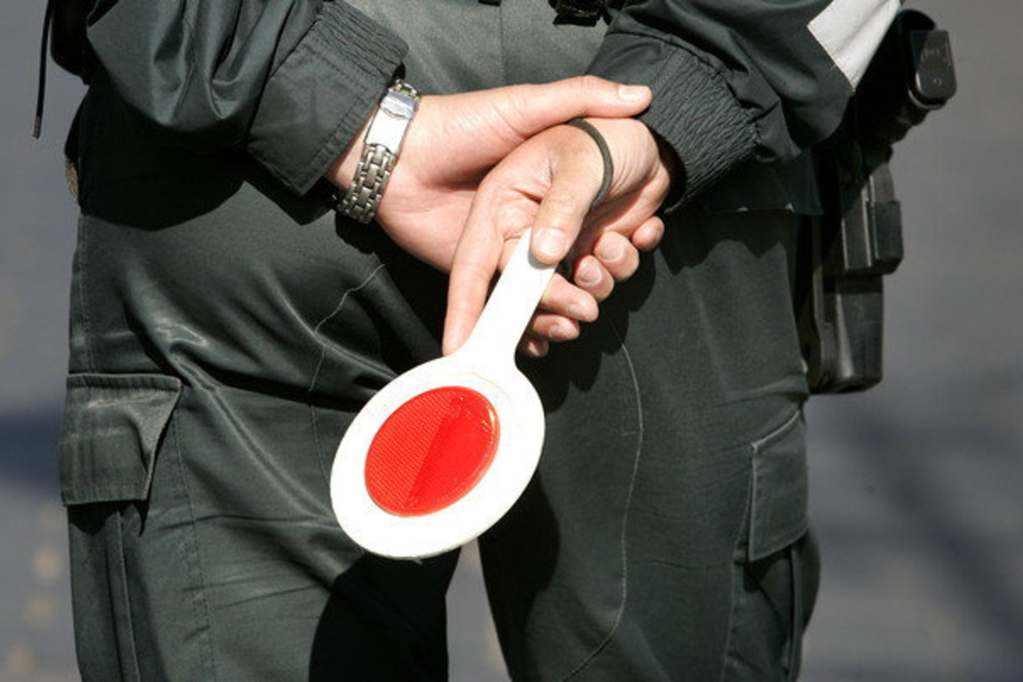 Pasak Klaipėdos policijos, 26 metų pareigūnui sumuštas veidas, jis gydosi namuose.