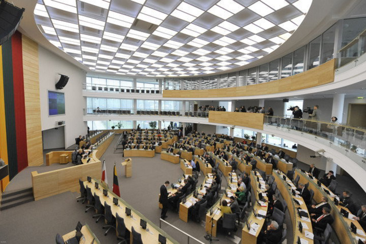 Pagal Seimo statutą, kasmet Vyriausybė privalo pateikti savo metinę veiklos ataskaitą.