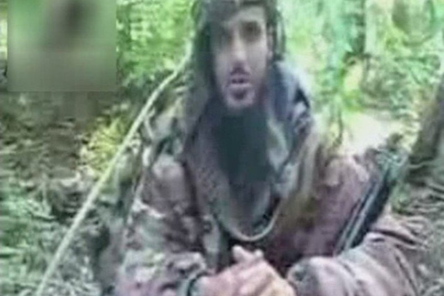 Islamistų interneto tinklalapiuose paviešintame vaizdo įraše rodomos nuotraukos kartu su garso įrašu.