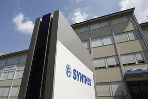 „Johnson & Johnson“ perka Šveicarijos kompaniją „Synthes“ už 21,6 mlrd. JAV dolerių