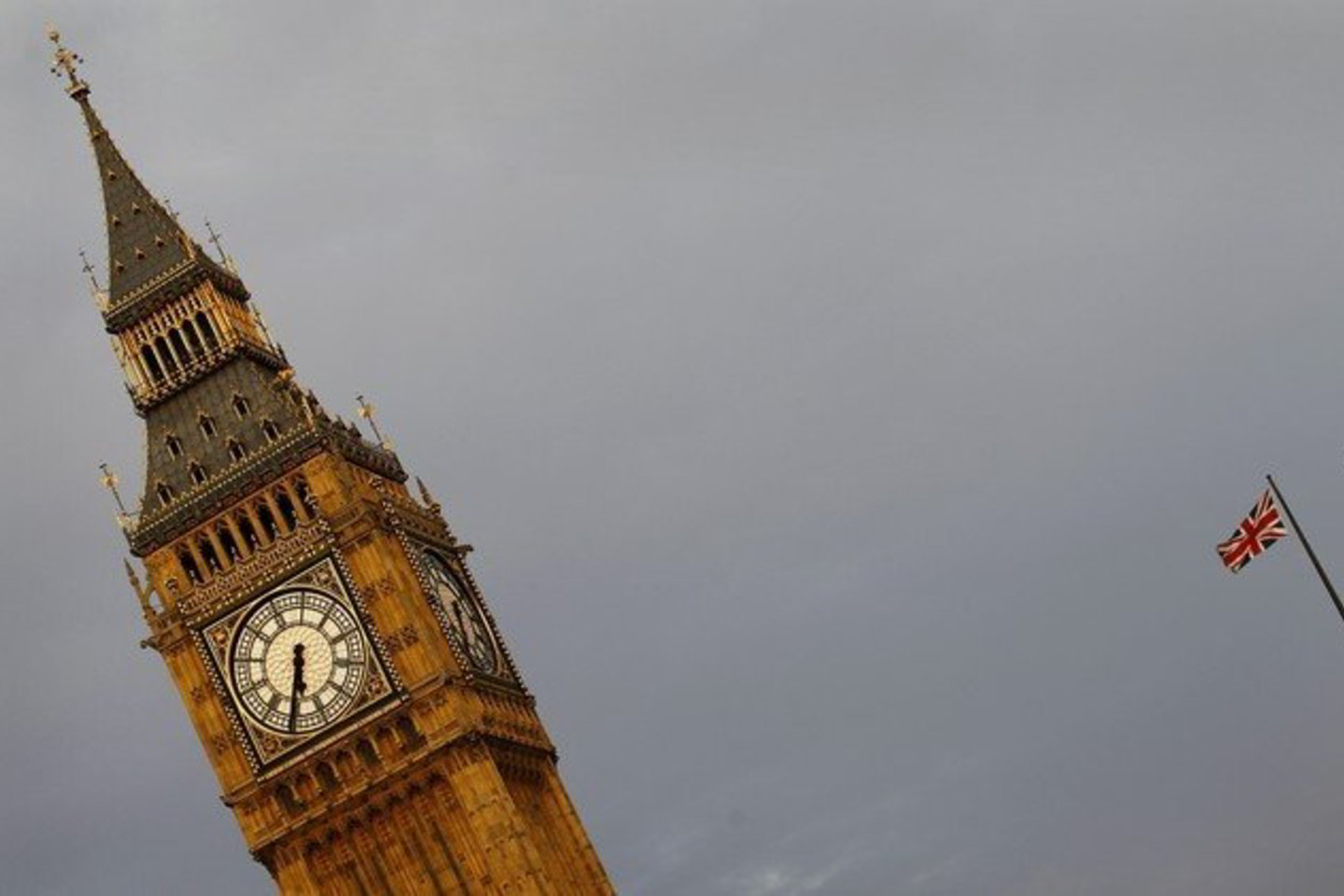 Paskutiniosios žinios apie britų ūkio augimą leidžia tikėtis, jog Didžioji Britanija ims atsitiesti.