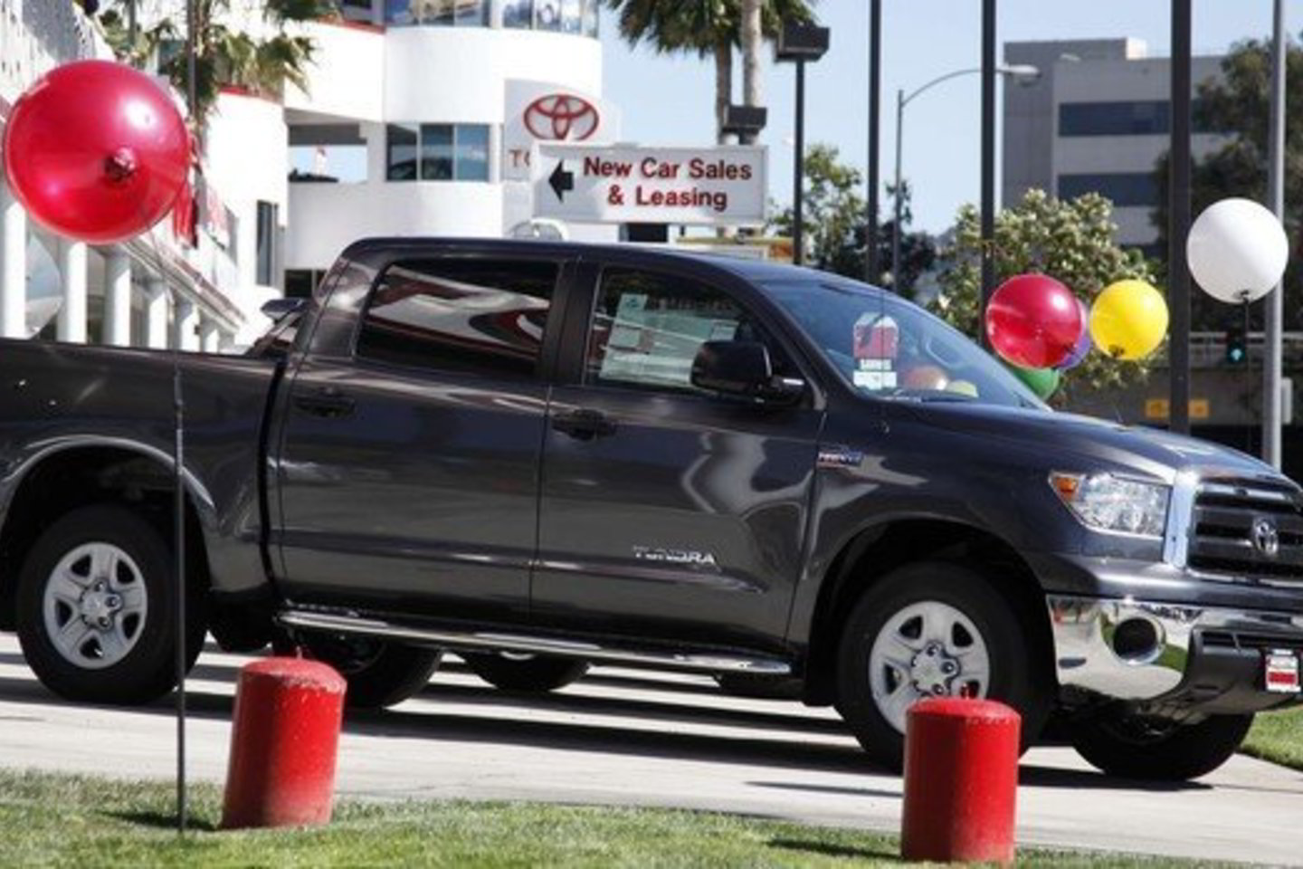 Atšaukiami tik 2011 m. gamybos „Toyota Tundra“ automobiliai.