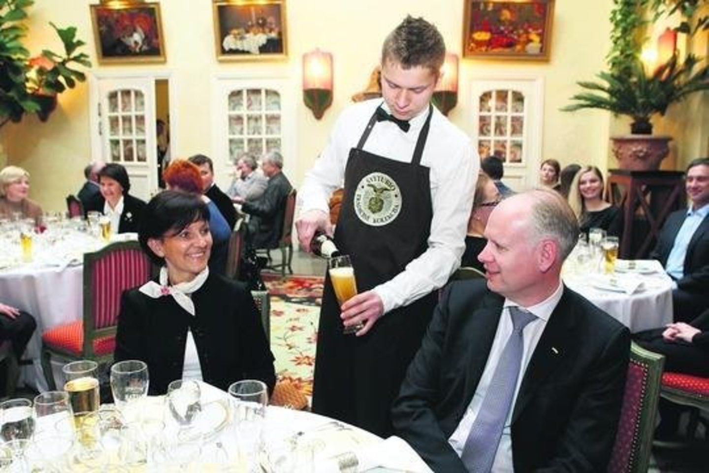 Restorane „Stikliai” vykusiose gurmaniškose vaišėse derinti alų prie patiekalų mokėsi bendrovės „Švyturys-Utenos alus” vadovas R.Viršilas su žmona Aukse.