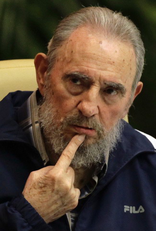 F.Castro (nuotraukoje) palaiko M.Gaddafi.