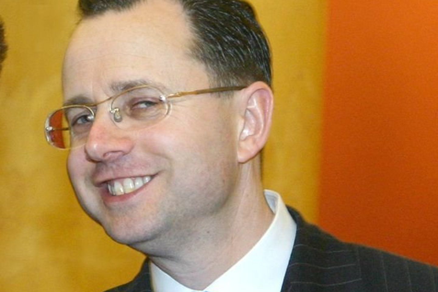 J.E.Petraitis taip pat kaltinamas pagaminęs netikrą didelės vertės vertybinį popierių.