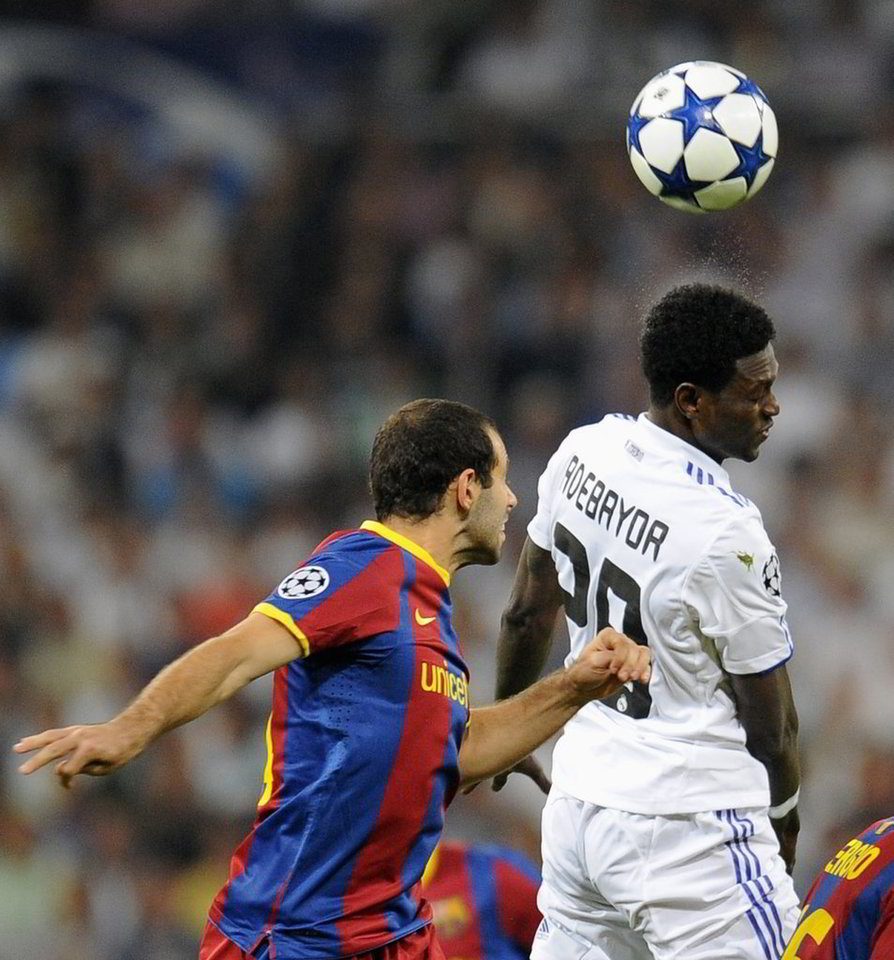 E.Adebayoras (dešinėje) „Barcelona“ ekipą kritikuoja dėl per „minkšto“ žaidimo.