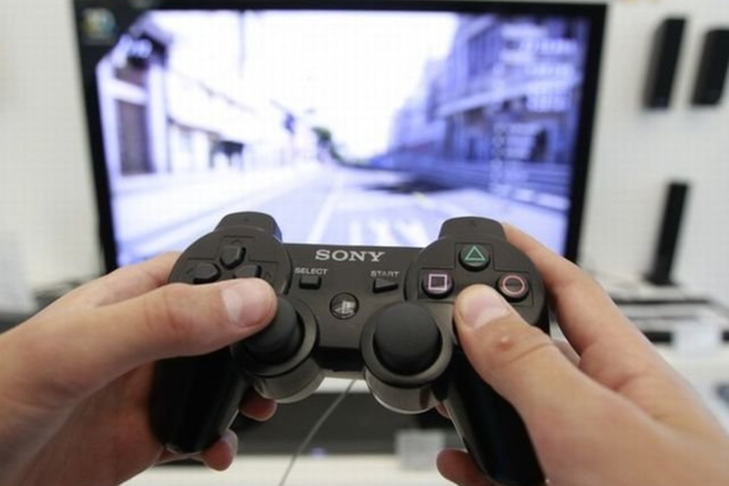 Ieškinyje teigiama, kad „Sony“ nepakankamai gerai apsaugojo svarbius asmeninius savo klientų duomenis.