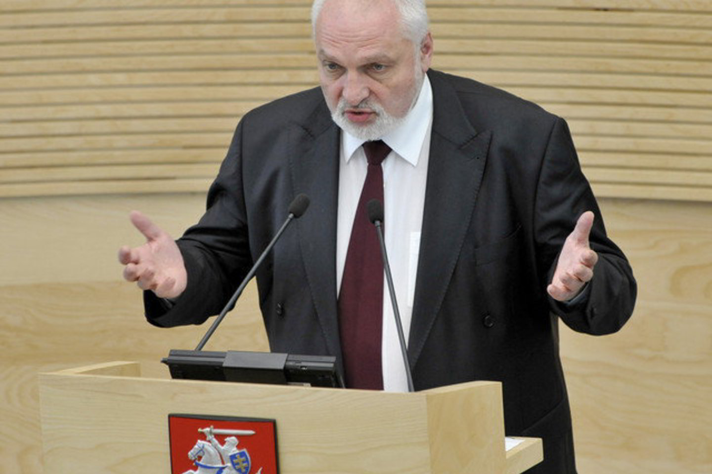V.Mazuronio nuomone, būtina kompleksiškai peržiūrėti mokesčių sistemą.