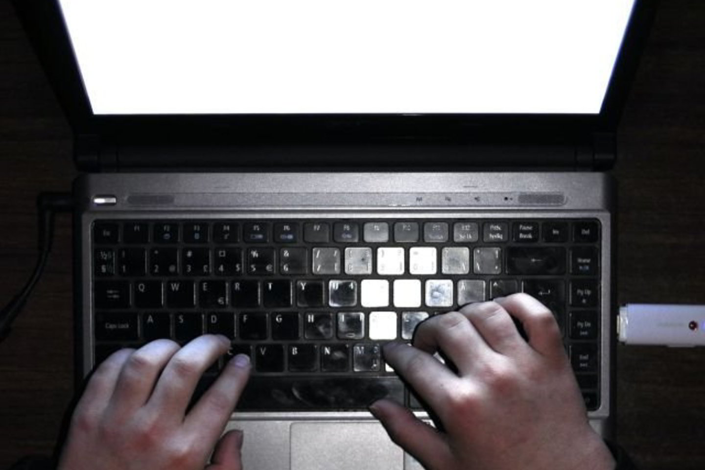 Pirmiausia, kreipiuosi į komentuotojus. Turite atsakyti sau – ko jūs siekiate rašydami keiksmažodžių, paniekos pripildytus komentarus internete?