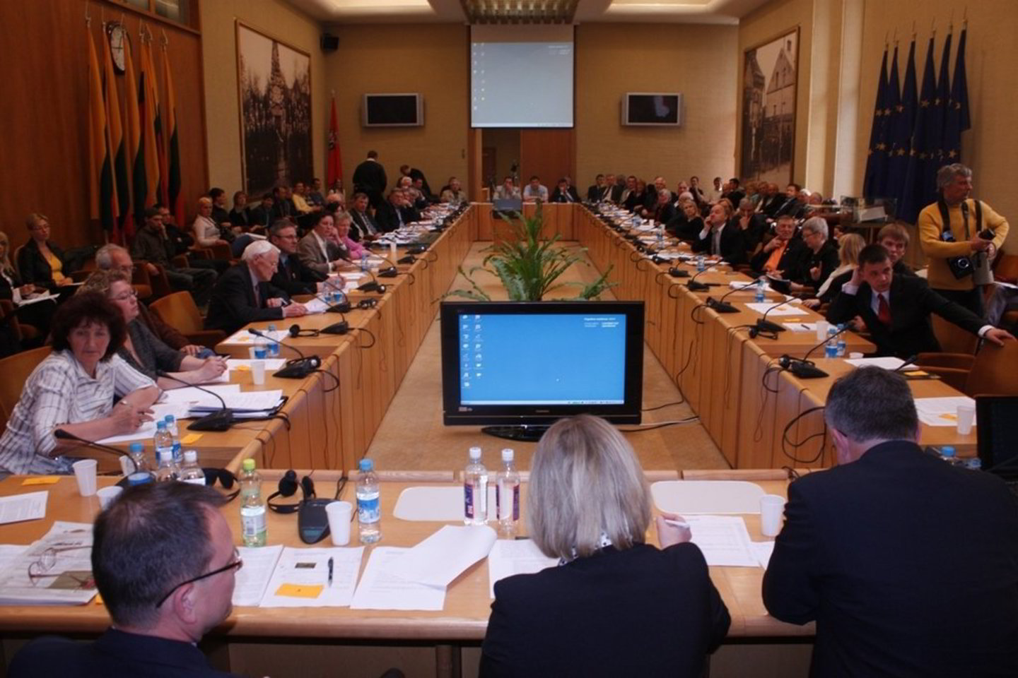 Konferencijos dalyviai A.Kubilių vadino „Lenkų rinkiminės akcijos frakcijos Tėvynės sąjungoje vadovu“, diktatoriumi, lygino jį su V.Tomaševskiu, o visą Tėvynės sąjungą – „šėtono partija“.