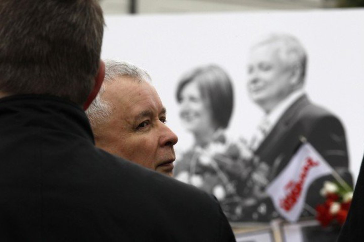 2008 metais J.Kaczynskis savaitraštyje “Wprost” apkaltino J.Kaczmareką “sąmokslu”.
