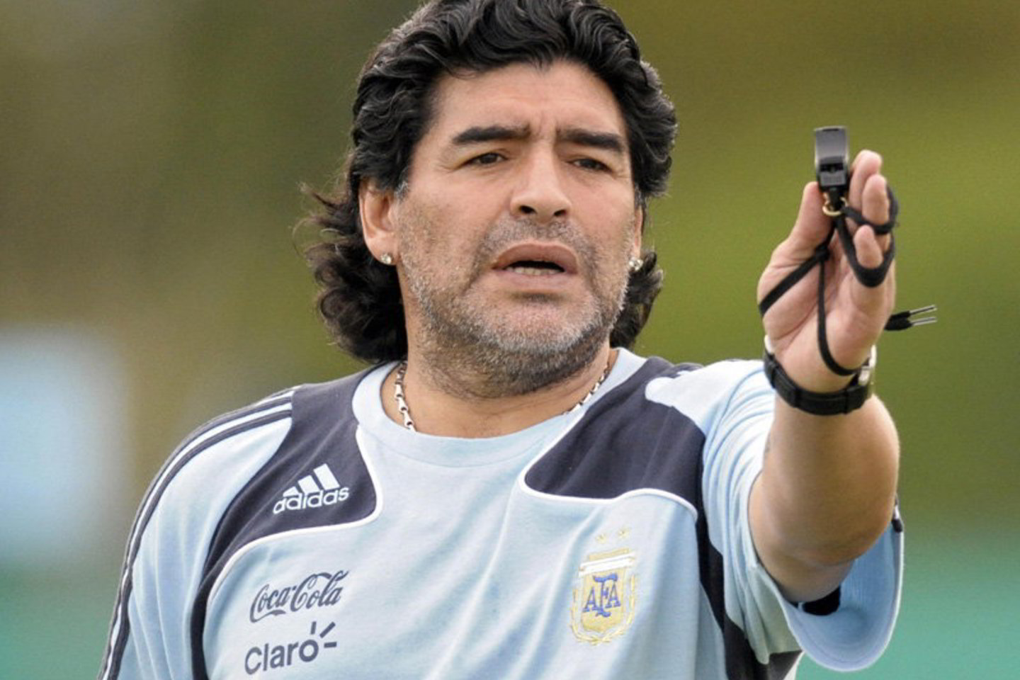 D.Maradona važiuoja į Čečeniją ir sužais vieną mačą pasaulio futbolo rinktinės sudetyje.