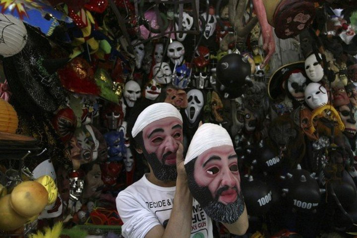 Pakistano prezidentas A.A.Zardari išsamiau nepaaiškino, kaip O.bin Ladenas sugebėjo penkerius metus gyventi nesurastas tarp Pakistano atsargos generolų populiariame kalnų kurorte Abotabade.