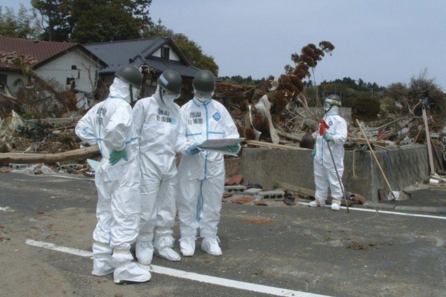 Antradienį nepriklausomus tyrimus Japonijos šiaurės rytinėje pakrantėje pradėjo ir aplinkosaugos organizacija „Greenpeace“.