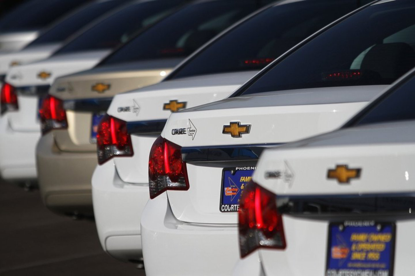 Dėl vairo veleno defektų atšaukta apie 154 tūkst. „Chevrolet Cruze“ automobilių.