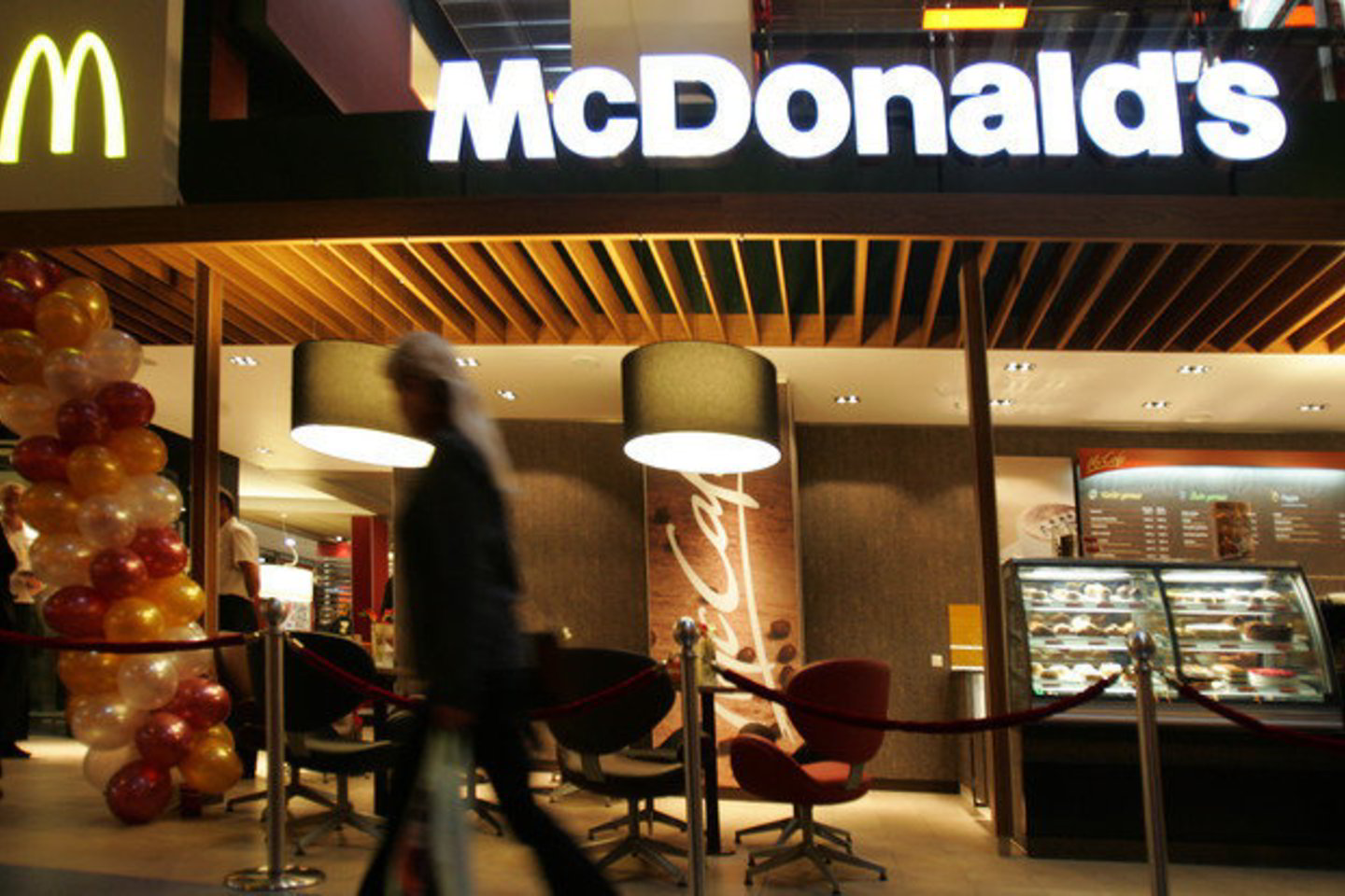 „McDonald‘s“ didžiąją dalį produktų atsiveža iš užsienio.