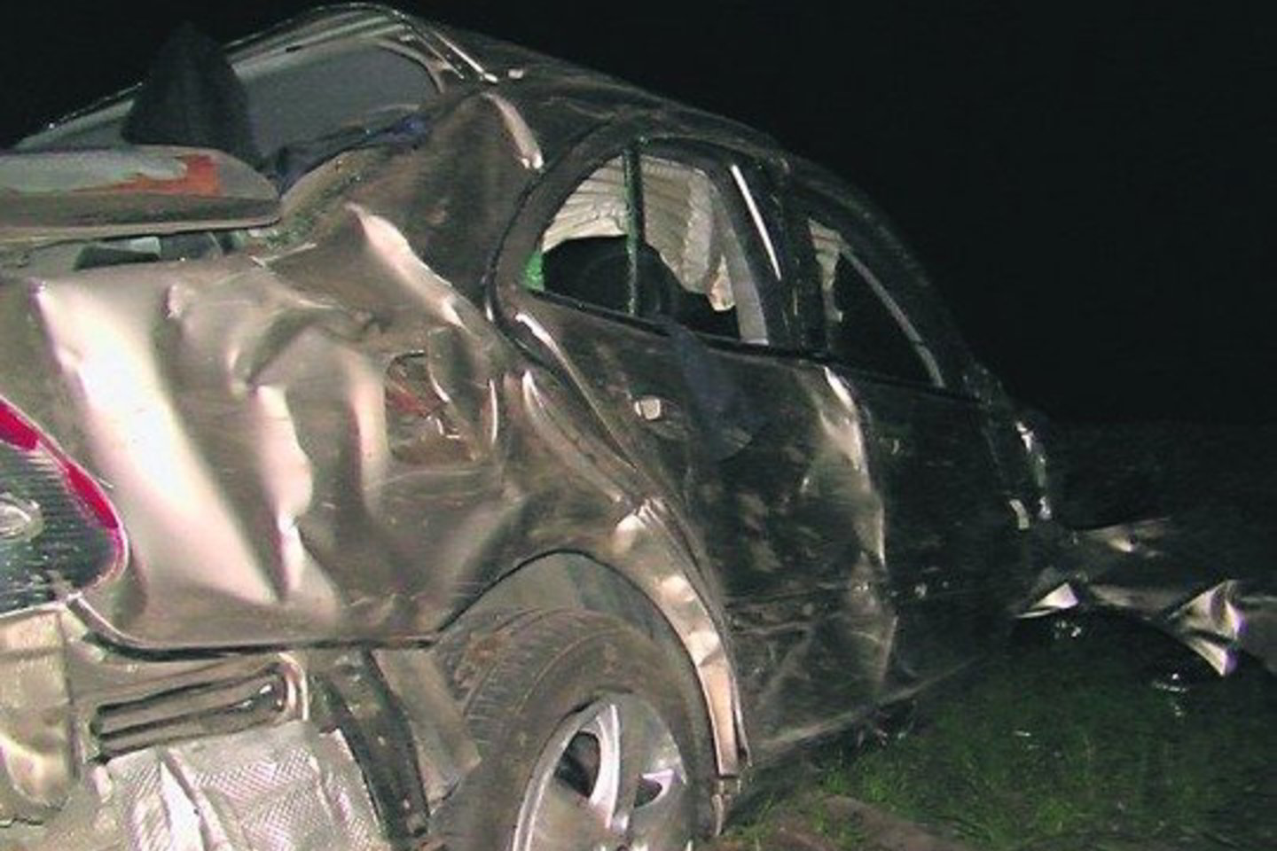 Nuo kelio nuvažiavęs automobilis „Mercedes” kelis kartus vertėsi.