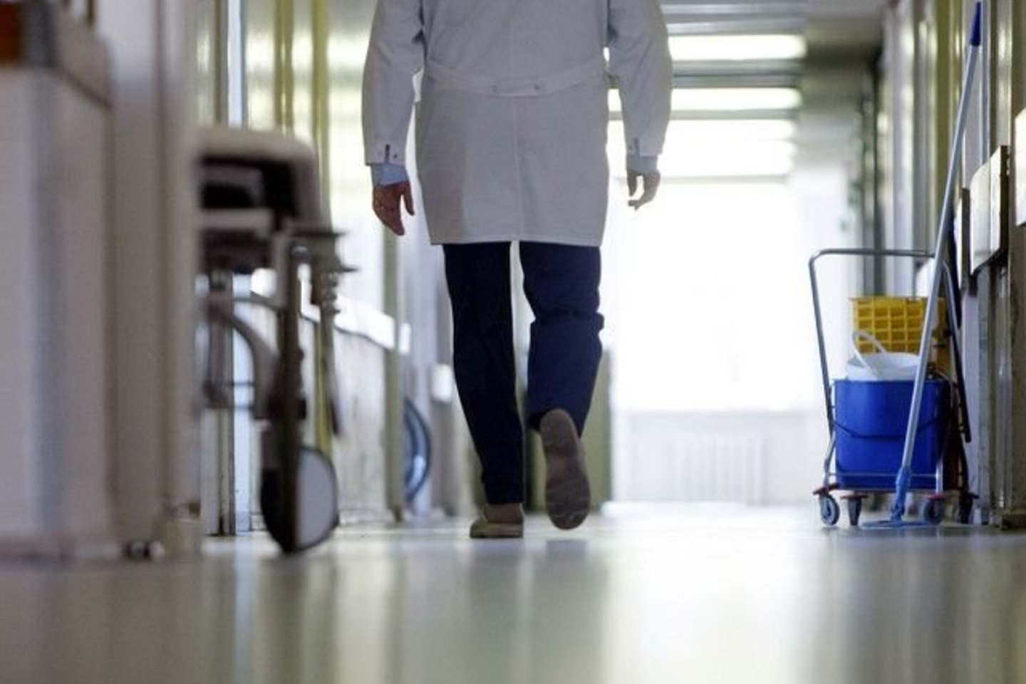 Į ligoninę nuvežtą D.V. apžiūrėję medikai įtarė stuburo traumą.