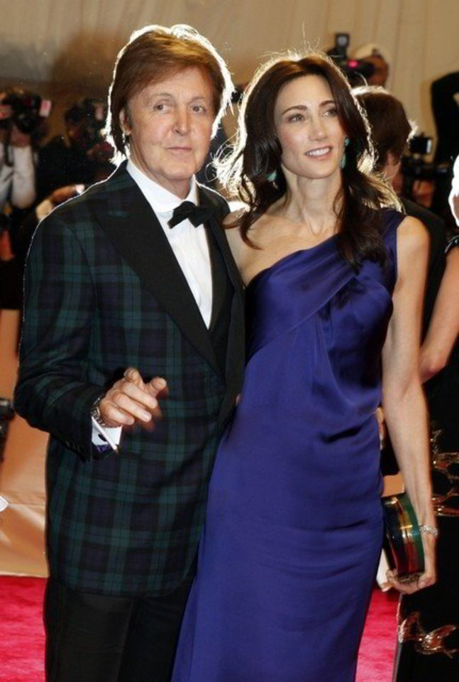 Paulas McCartney susižadėjo su savo naująja gyvenimo drauge Nancy Shevell.