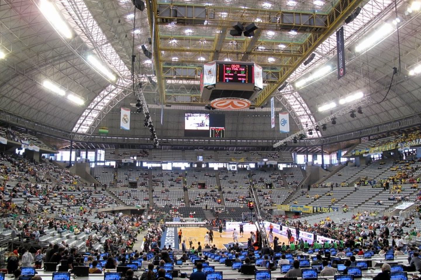 Į "Eurolygos" finalo ketverto kovas parduoti visi bilietai, tačiau "Palau Sant Jordi" tribūnos per rungtynes dėl 3-iosios vietos - apytuštės.