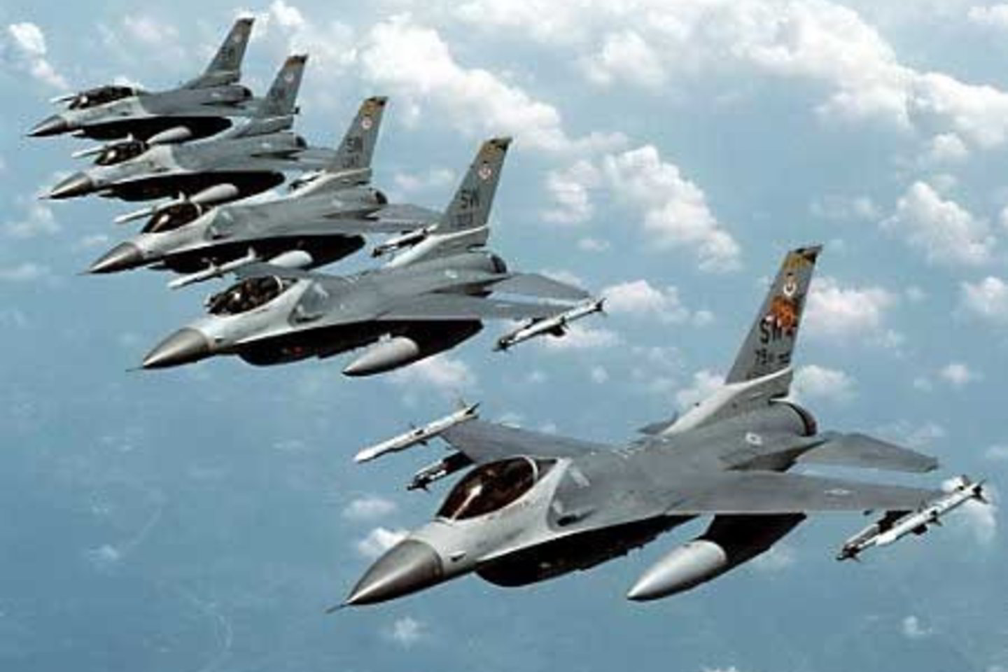 F-16.