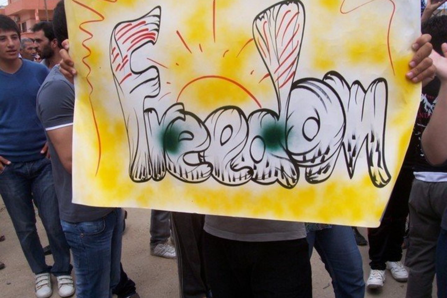 Manoma, kad nuo protestų pradžios žuvo daugiau nei 500 žmonių.