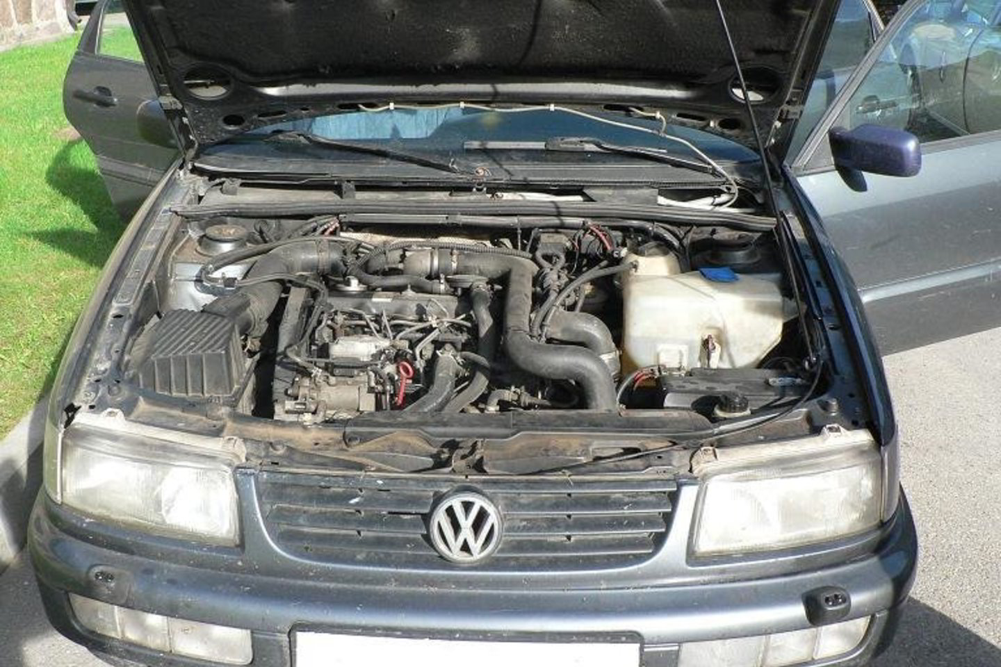 Kontrabandininkai automobilį buvo pritaikę nelegalioms prekėms gabenti.