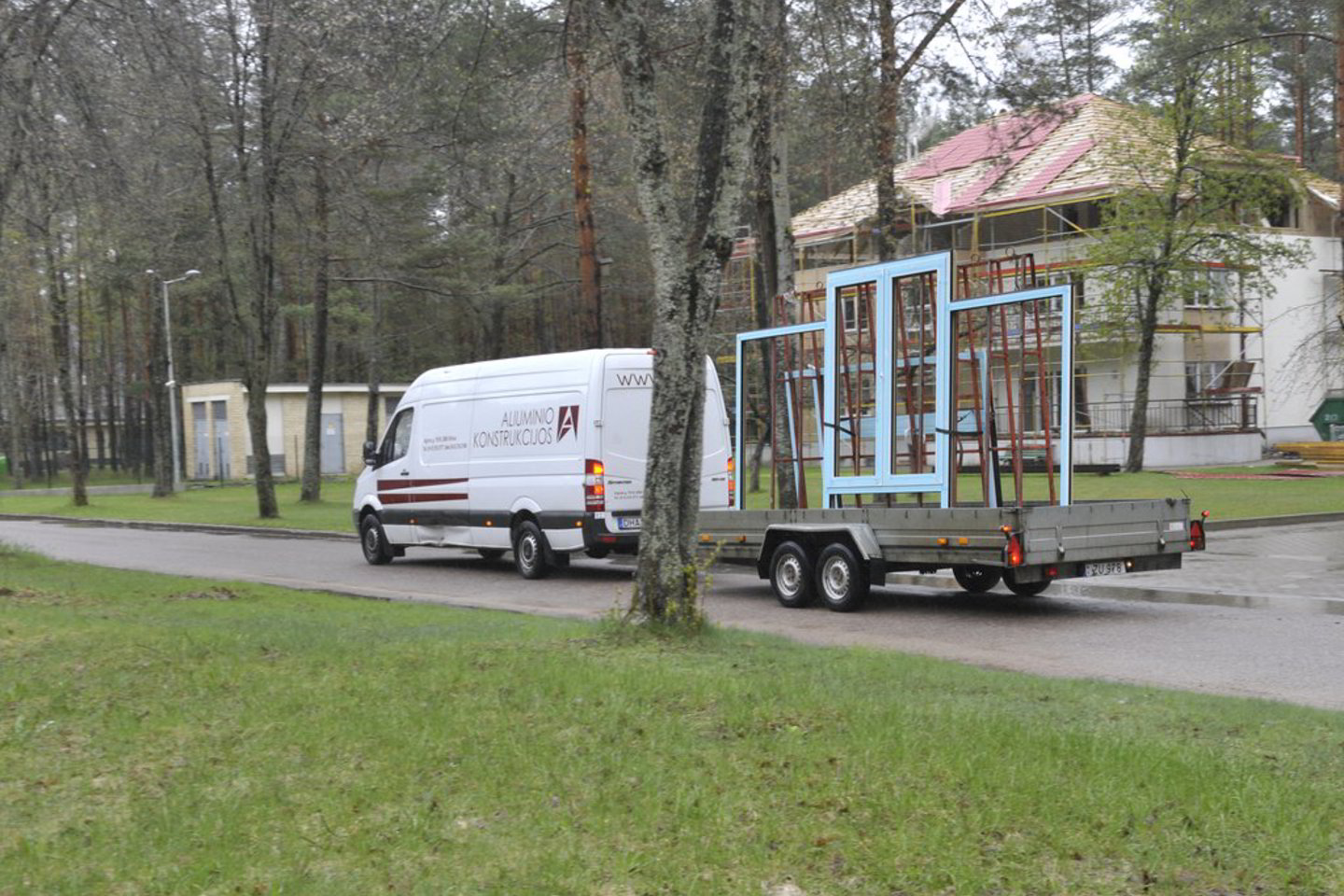 Prezidentės rezidencijos Turniškėse sustiprinimas neperšaunamais langais – tik lašas, palyginti su milijardais, kuriais rengiasi taškytis A.Kubiliaus Vyriausybė.