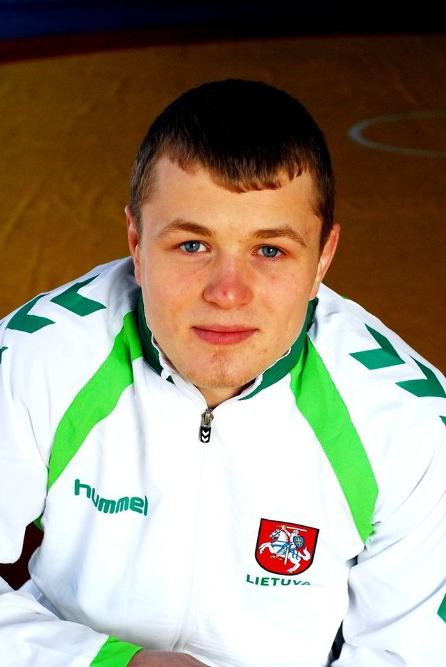 E.Vaitechovskis svorio kategorijoje iki 84 kilogramų iškovojo bronzos medalį.