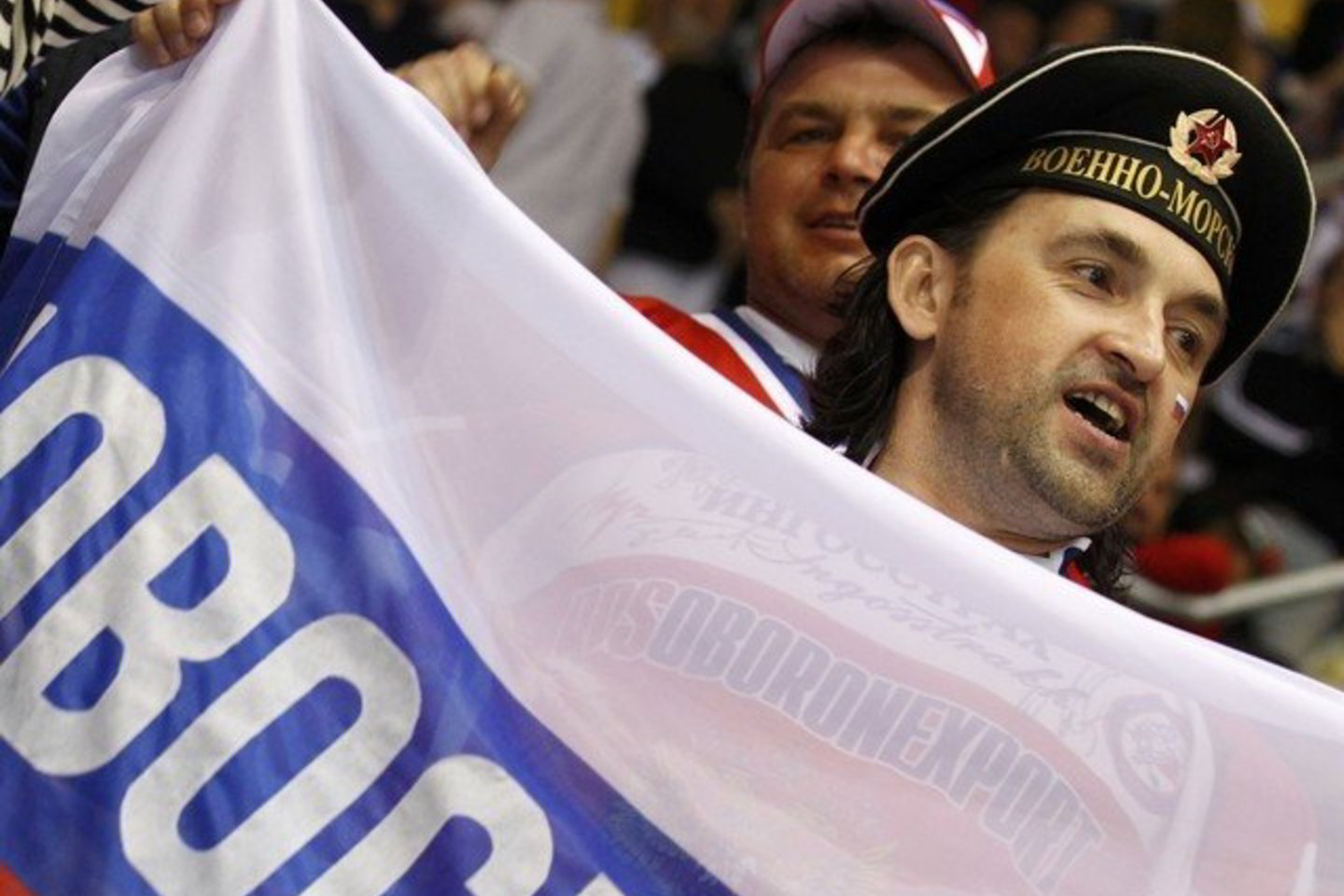 „Amnesty International“ akcentavo ir kylantį rasinį smurtą.