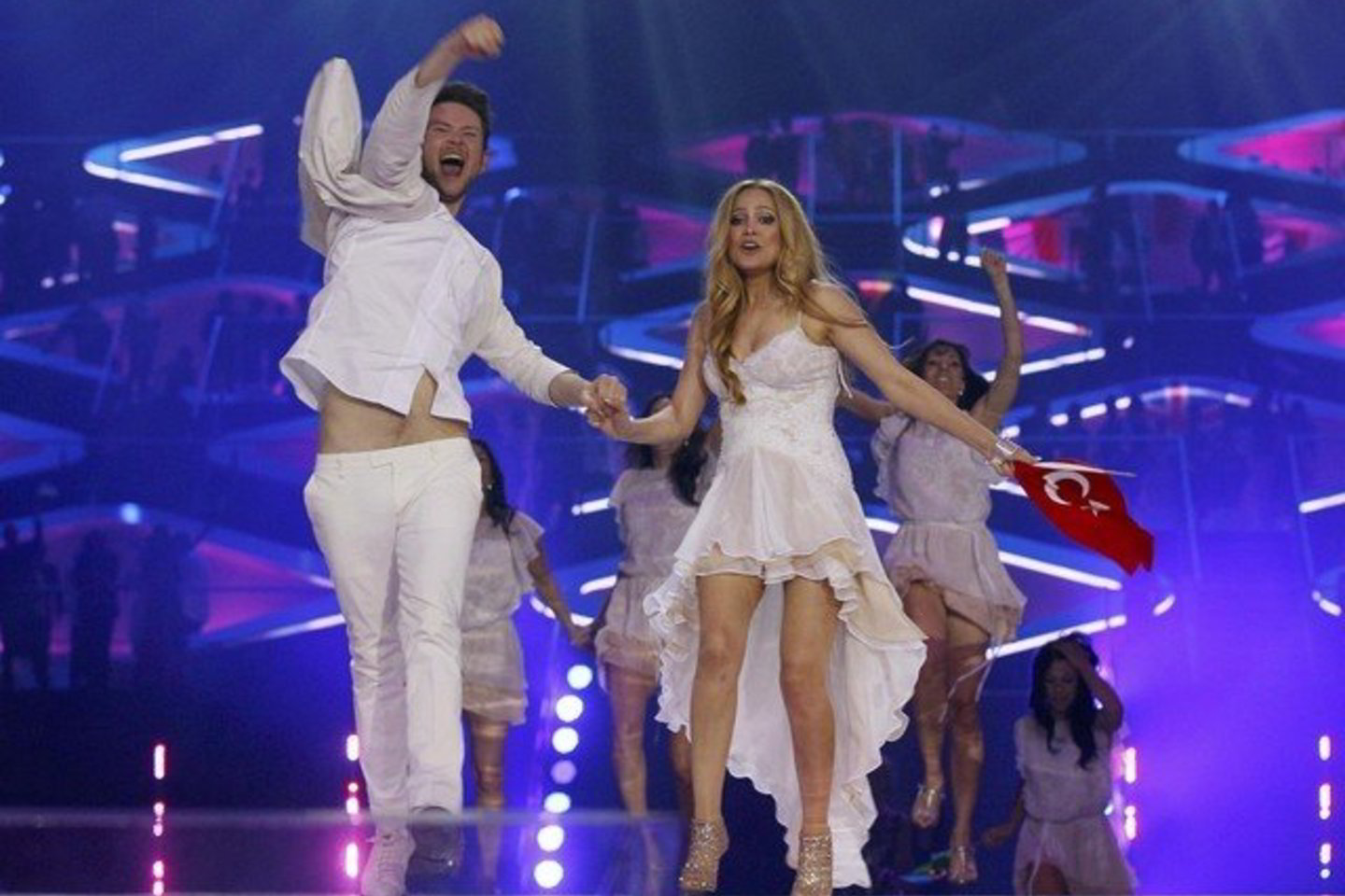 "Eurovizijos" laimėtojai - duetas iš Azerbaidžano - surinko 221 tašką ir antroje vietoje likusį Italijos atstovą aplenkė 32 taškais.