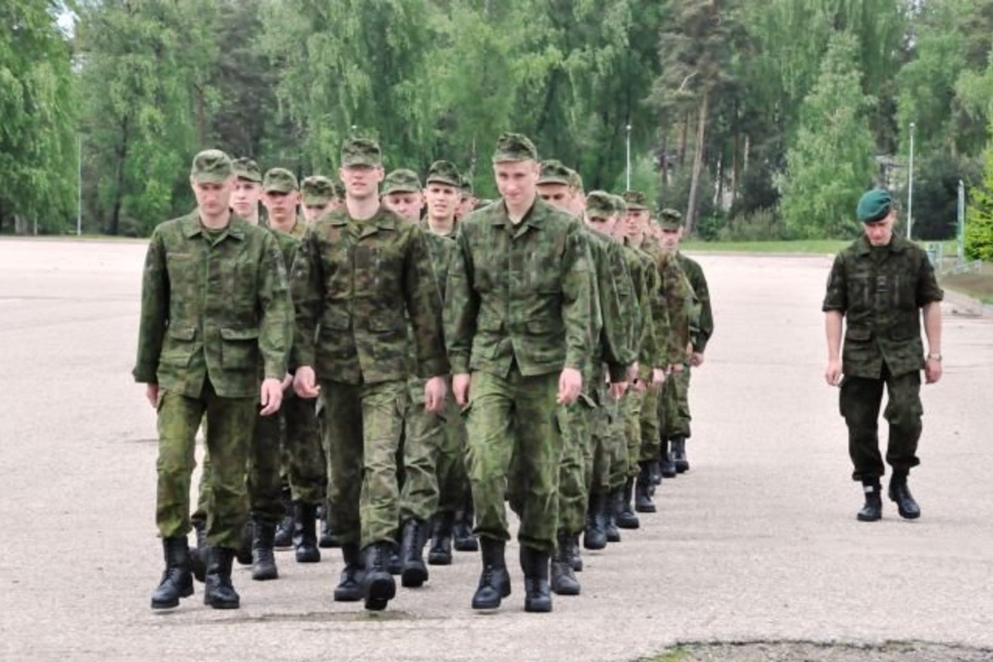 Atranką į BKM ir priėmimą į profesinę karo tarnybą atlieka Krašto apsaugos savanorių pajėgos.
