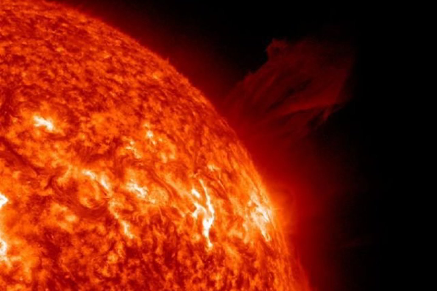 NASA teigia, kad pliūpsnis nėra susijęs su tuo, jog į Saulę nėrė kometa.