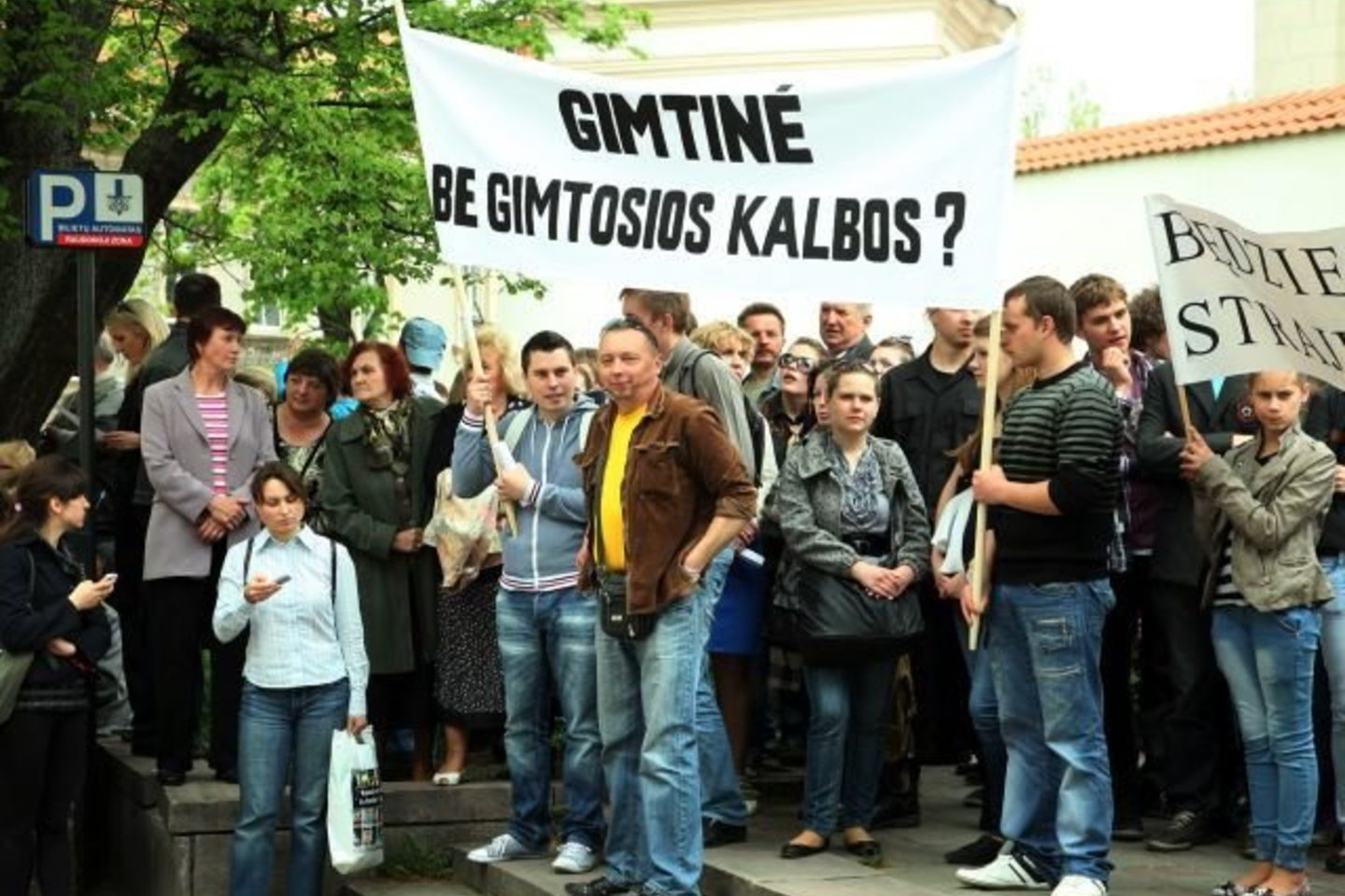 Lenkai kritikuoja neseniai priimto Švietimo įstatymo nuostatas.
