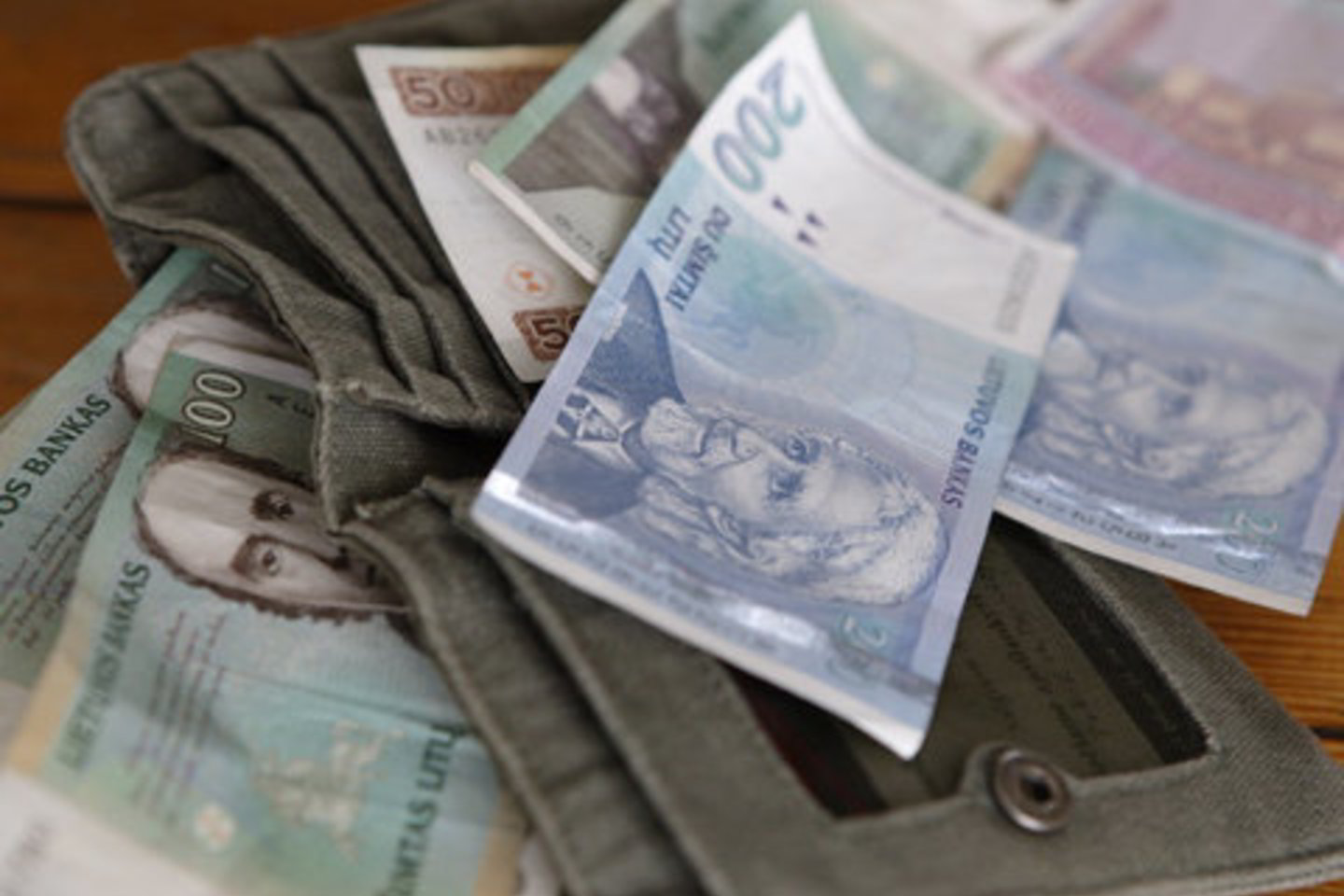 Nustatyta, kad ministerija kai kuriais atvejais apskaitoje paramos gavėjams avansu išmokamas sumas registravo netinkamai.