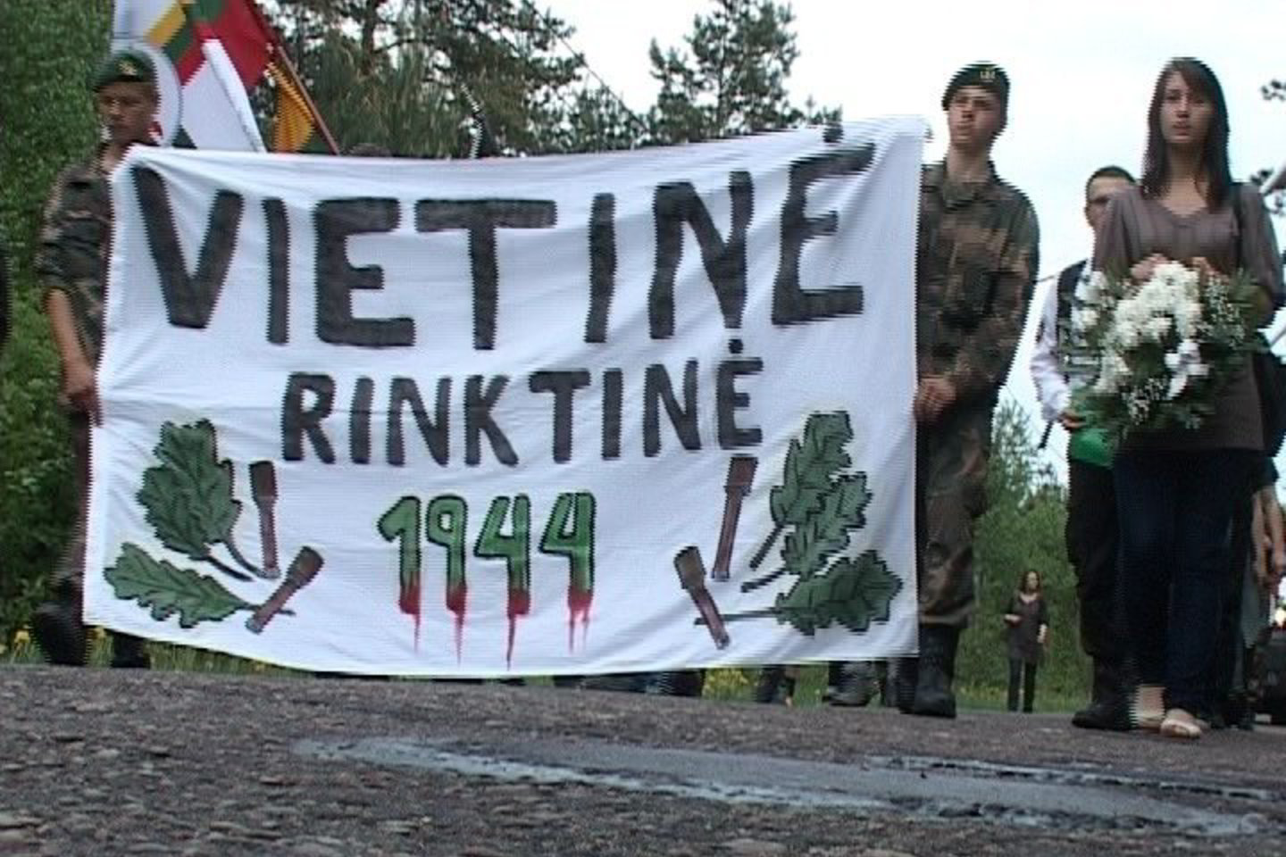 Nacių nužudytiems Vietinės rinktinės kariams paminklas Paneriuose atidengtas 2004 metų birželio 18 dieną.