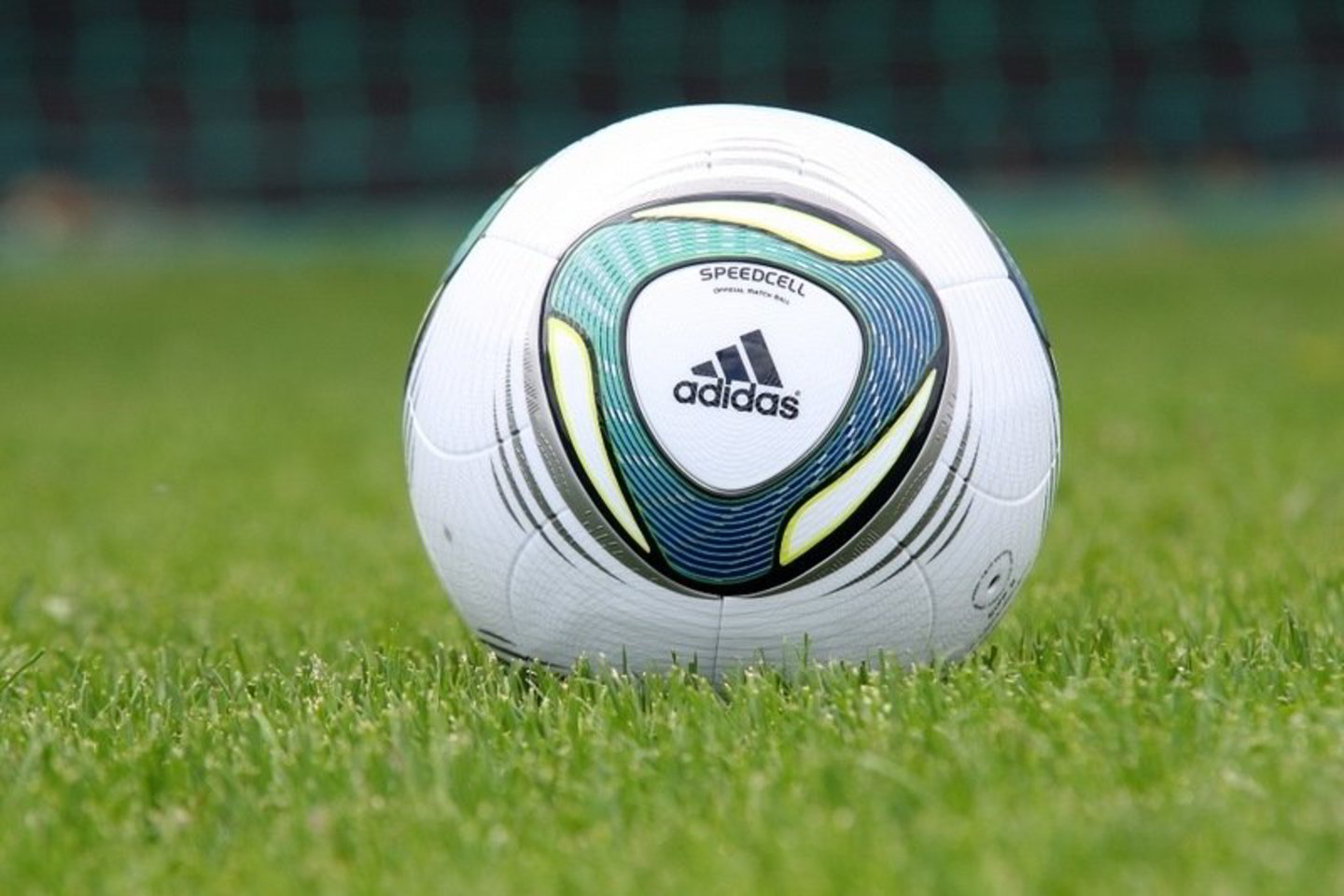 Nuo šiol Lietuvos futbolo federacijos (LFF) A lygos komandos žais su pasaulinį pripažinimą pelniusiais “Adidas” kompanijos kamuoliais.
