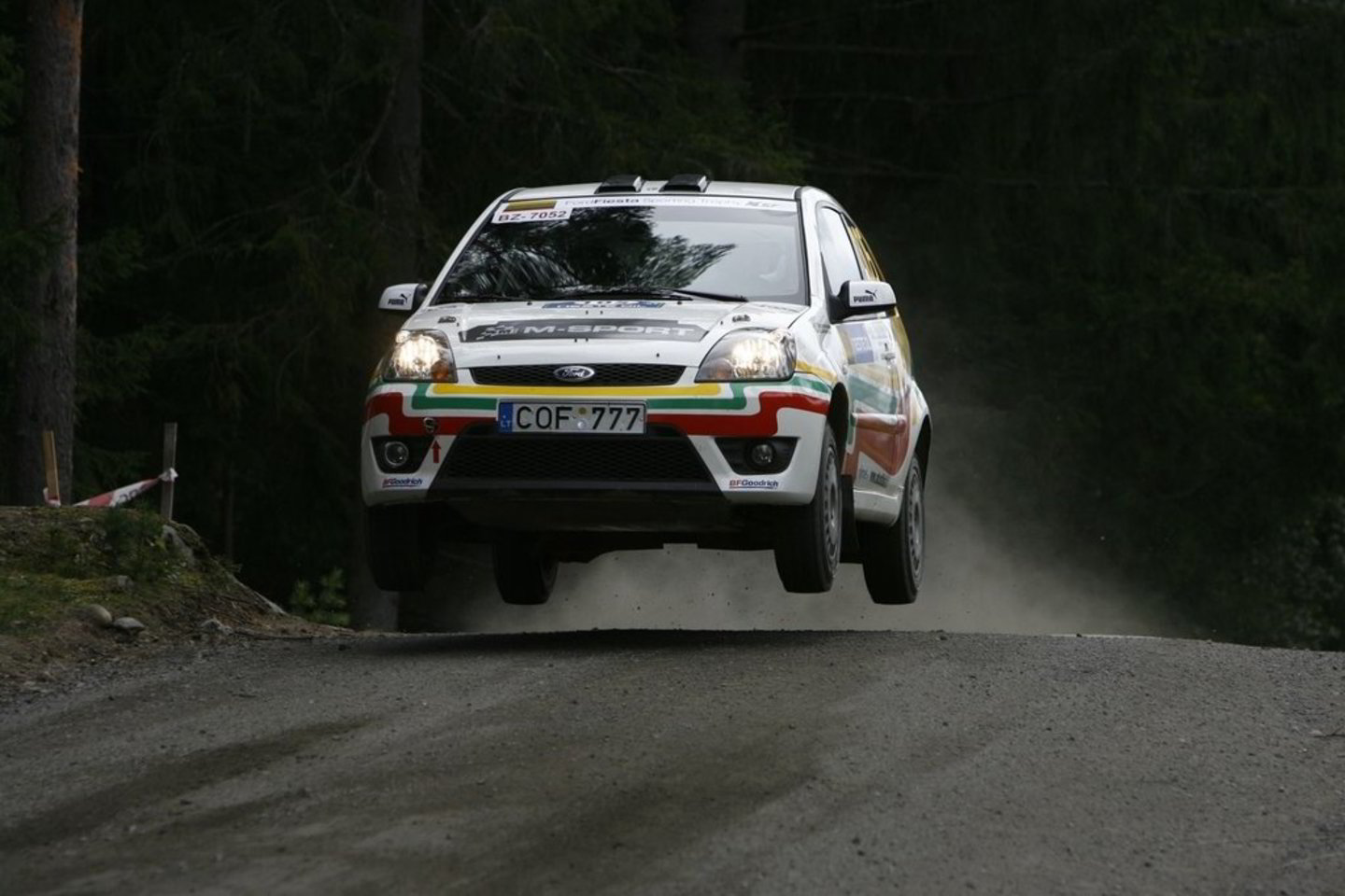 Ankstyvą šeštadienio rytą startavo tradicinis ralis „Vilnius 2011“.