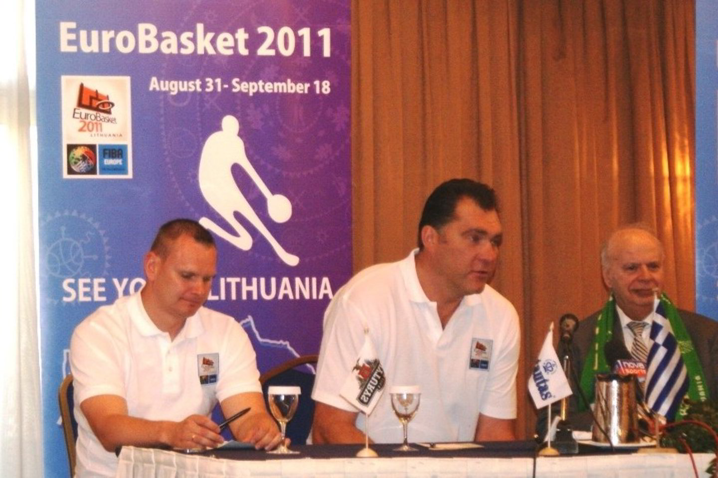 Iš kairės: M.Špokas, A.Sabonis ir Graikijos krepšinio federacijos prezidentas G.Vassilokopoulos.