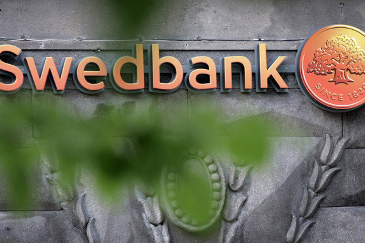 Baltijos šalyse „Swedbank“ nori akcijų kainą nurodyti eurais.