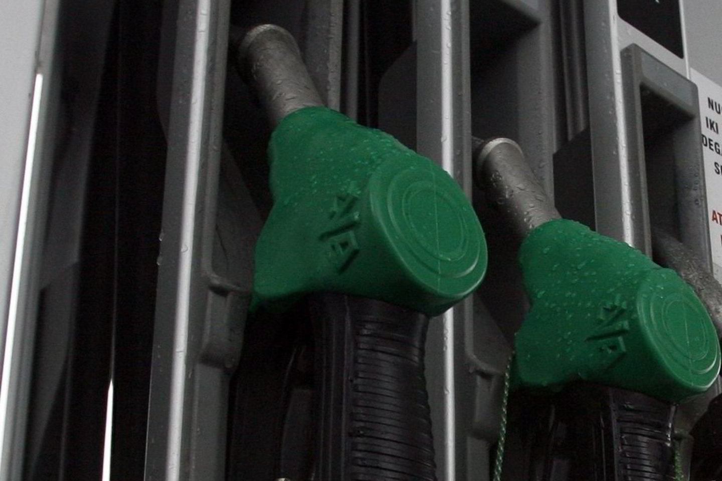 Vyriausybės sprendimu bus apmokestintas kuras, esantis nestandartinėse transporto priemonės kuro talpyklose arba nešiojamose kuro talpyklose.