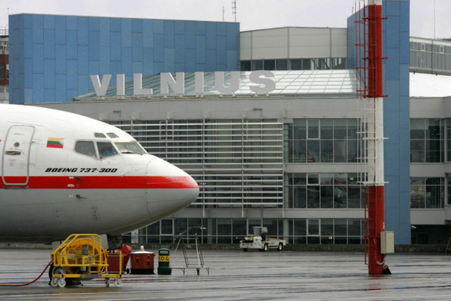 Vilniaus oro uosto darbuotojai nepatenkinti vadovybės sprendimu.