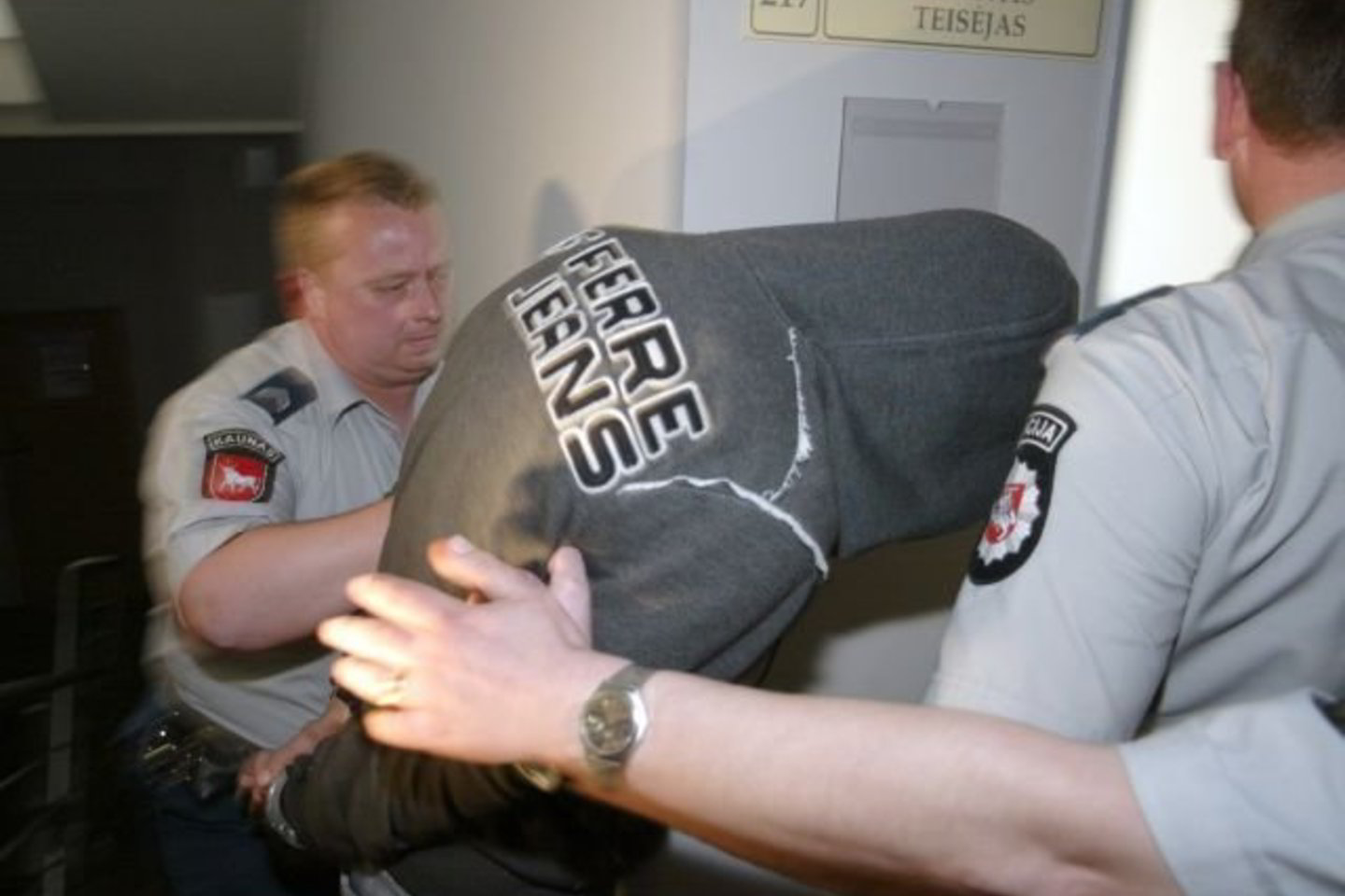 Pranešama, jog už grotų atsidūrė 32 metų Paulius Kairys.