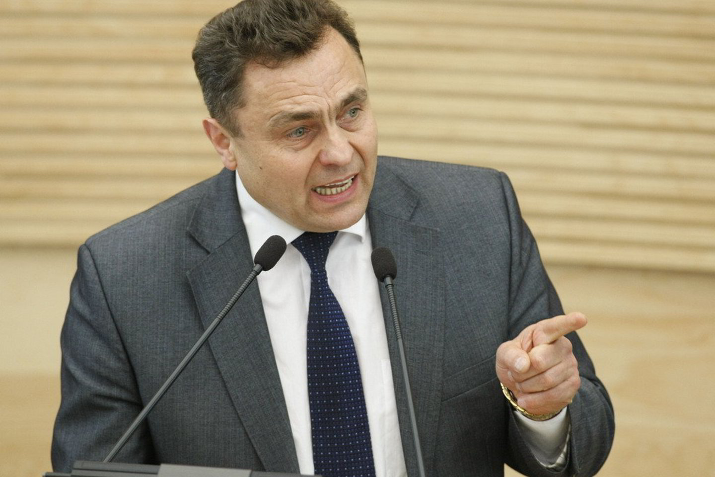 „Tvarkiečiai“ aiškinasi, kiek kartų P.Gražulis viršijo greitį.