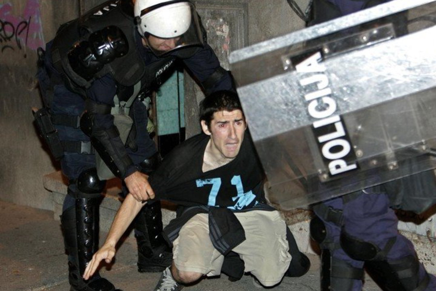 Pasak policijos vadovo, pareigūnams pavyko atremti protestuotojus ir suvaldyti situaciją.