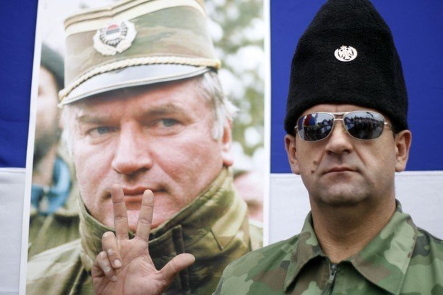 R.Mladičius yra kaltinamas karo nusikaltimais per Bosnijos karą, taip pat prisidėjęs prie musulmonų vyrų ir berniukų žudynių Srebrenicoje.