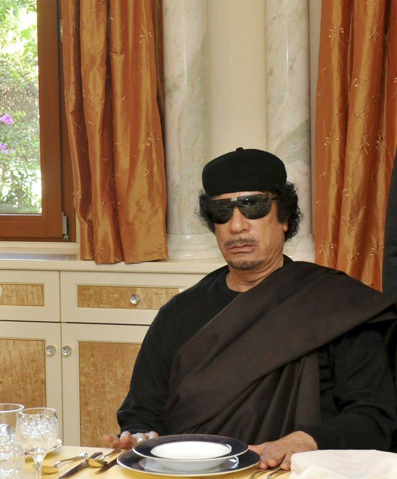 Nuo M.Gaddafi bėga vis daugiau bendražygių.