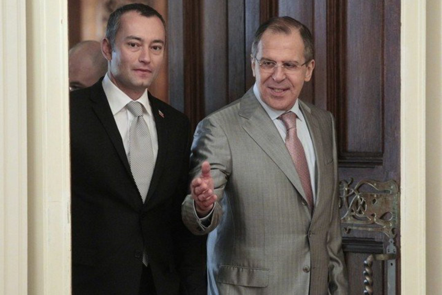 Rusijos užsienio reikalų ministras Sergejus Lavrovas (dešinėje) įsitikinęs, kad Ukrainos pirmininkavimo metu galima būtų imtis praktinių žingsnių Europos Tarybos ir Baltarusijos dialogo link.