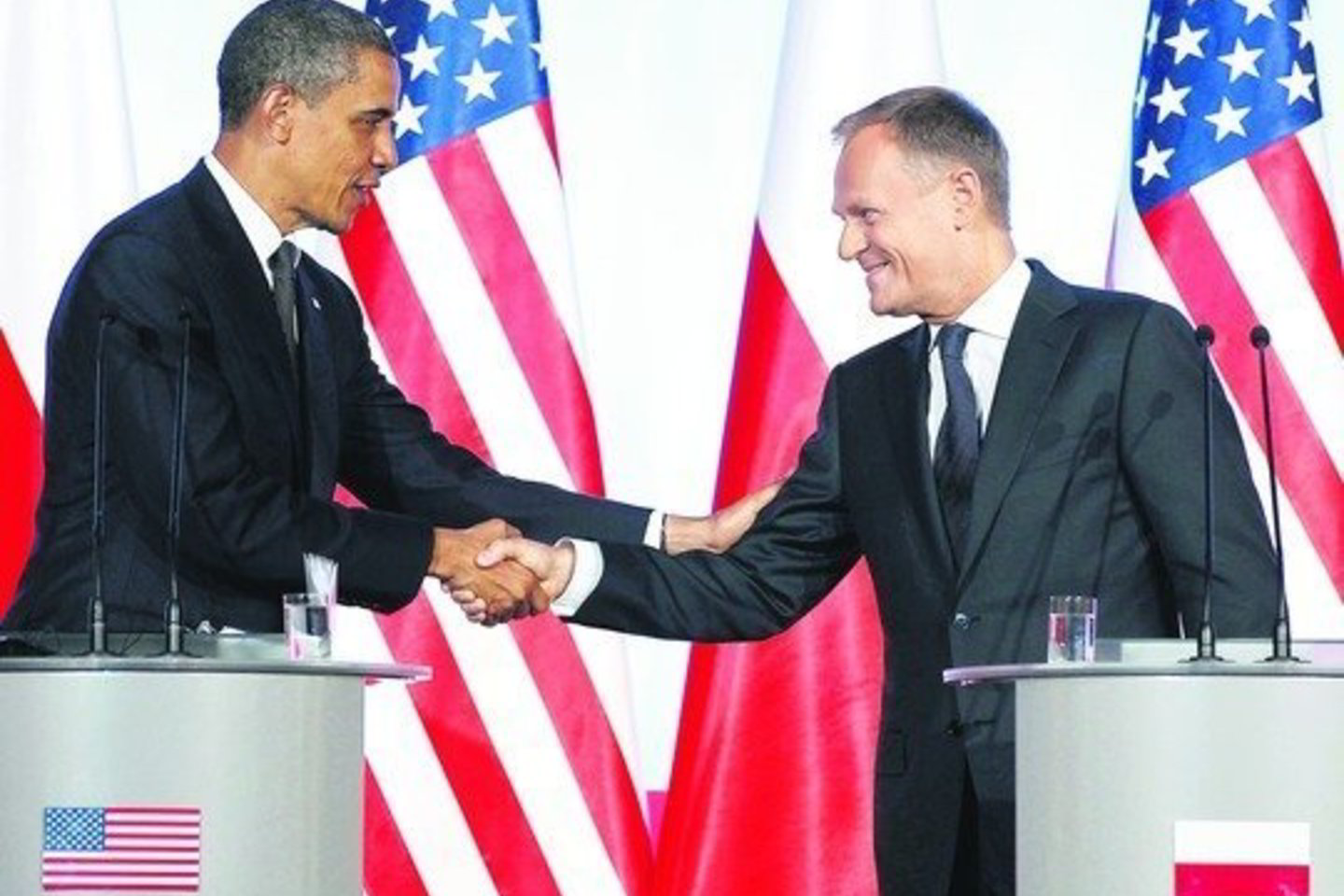 Netrukus po D.Tusko (dešinėje) susitikimo su B.Obama staiga kilo skandalas dėl Lenkijos valdžios esą vėl pradėto CŽV kalėjimų bylos žlugdymo.