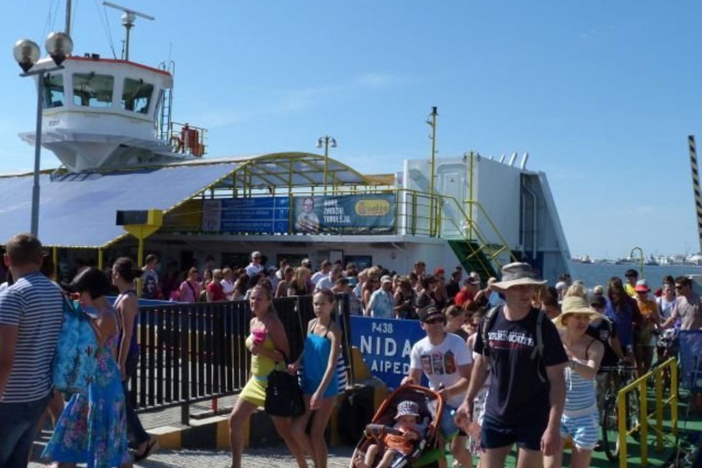Dėl žmonių gausos buvo padaryta papildomų kelto reisų.